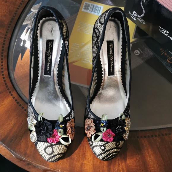 BEVERLEY FELDMAN BLACK LACE SHOES - Picture 1 of 7